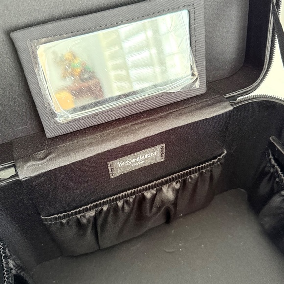 Yves Saint Laurent cosmetic box - Picture 9 of 14